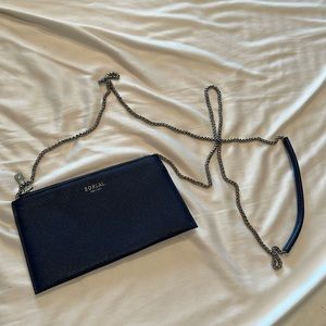 Sorial crossbody